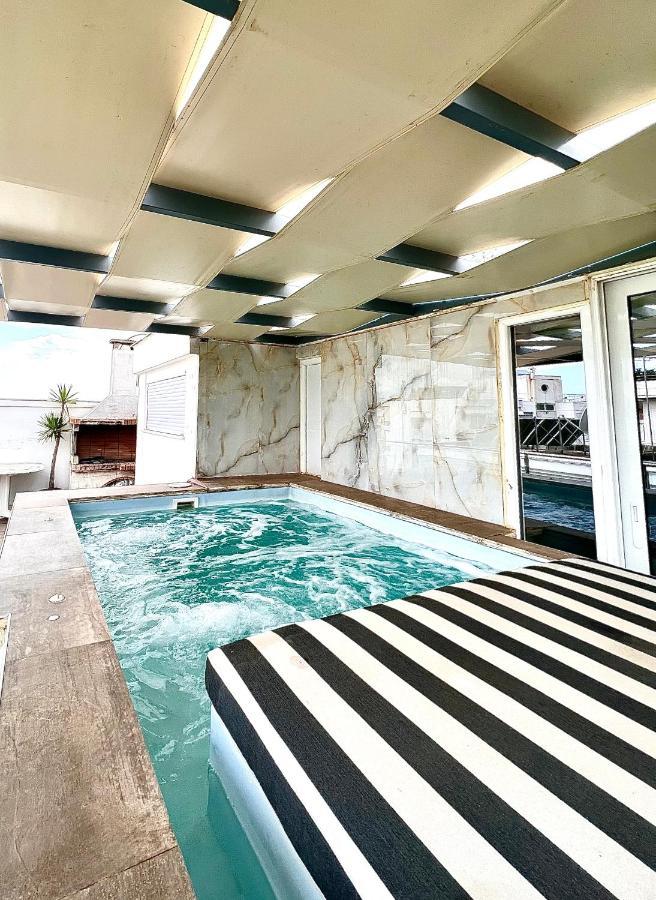 Citycenter Penthouse Mini Private Pool With Hydromassage And Great Town View Atina Dış mekan fotoğraf
